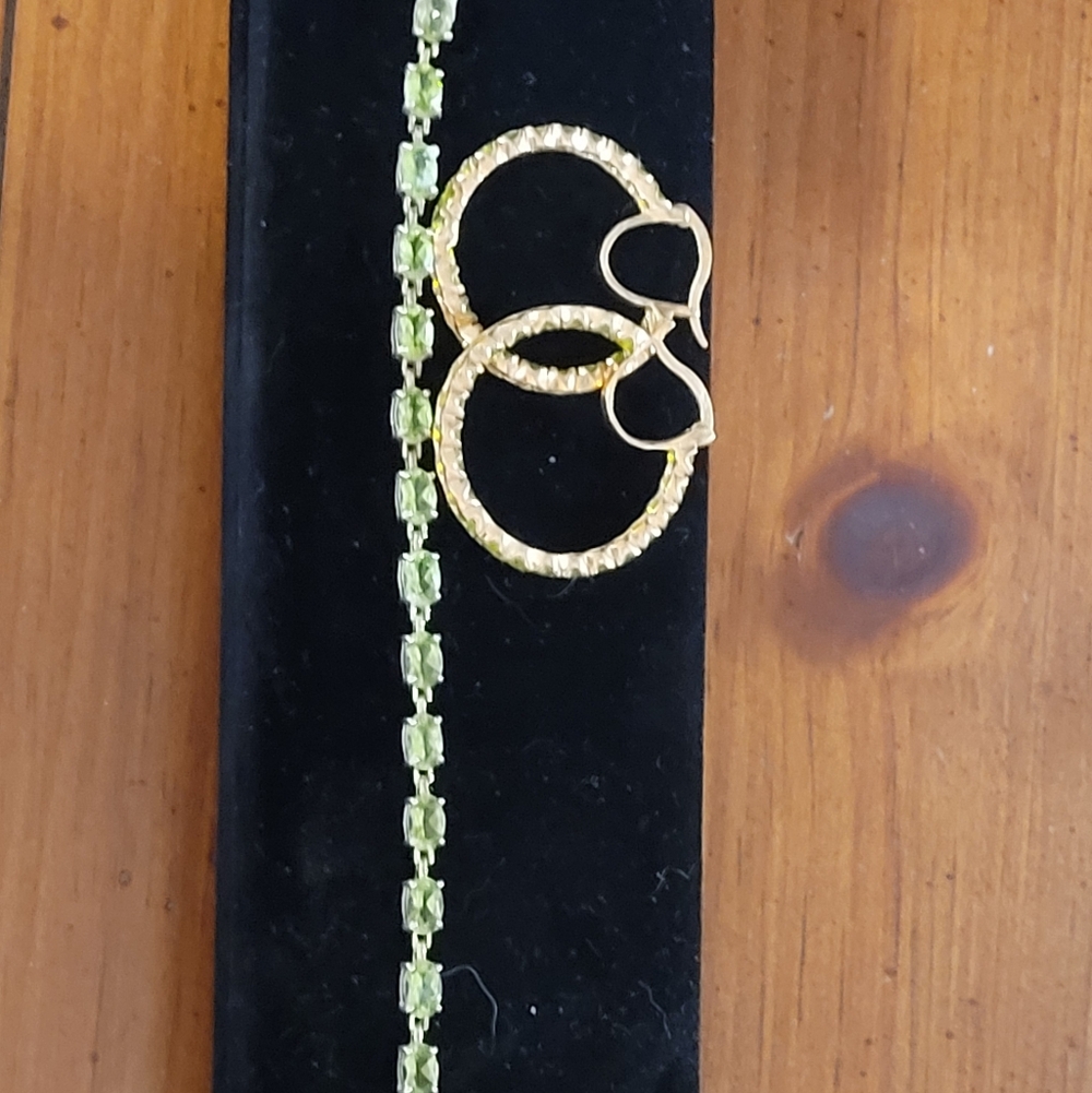 Elegant Gold and Green Jewelry Set. Periot. And Technibond. Gorgeous